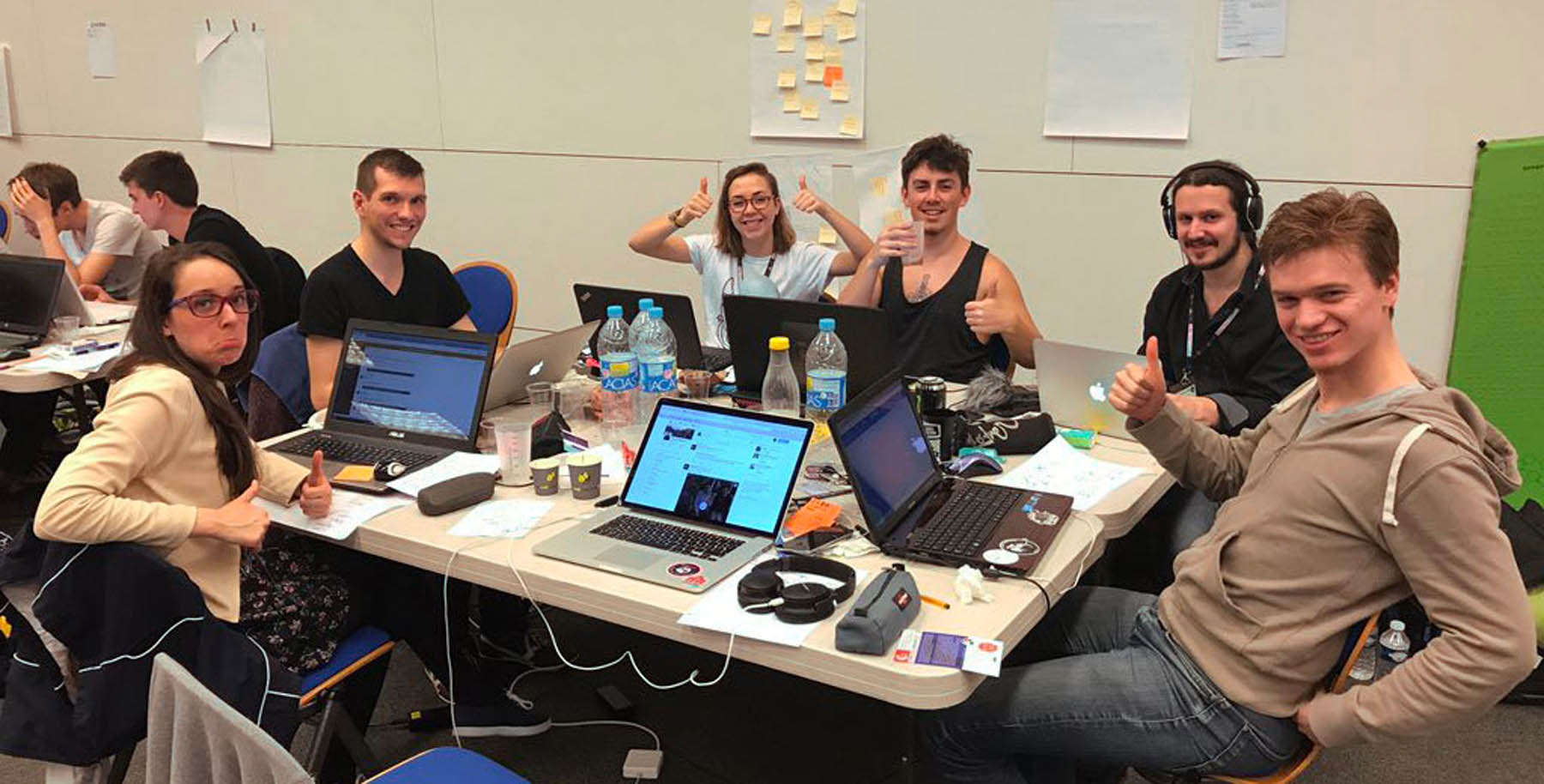 Photo de groupe de l'équipe durant la gamejam